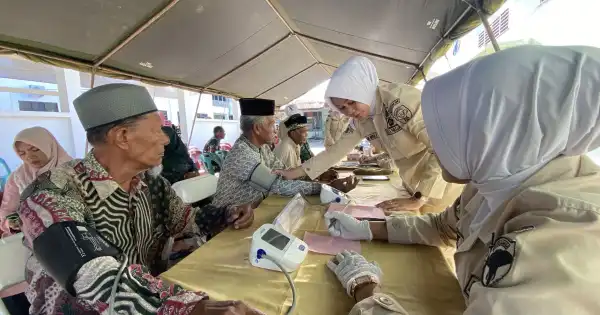 Ratusan Warga Aceh Utara dan Lhokseumawe Manfaatkan Pengobatan Gratis dan Khitanan Massal TNI