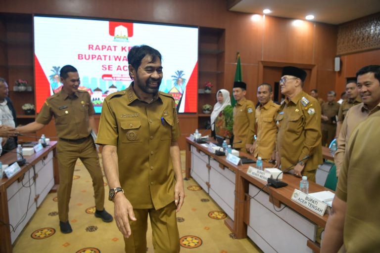 Gubernur Aceh Pimpin Rapat Kerja Bupati dan Wali Kota, Berikan Lima Instruksi Penting
