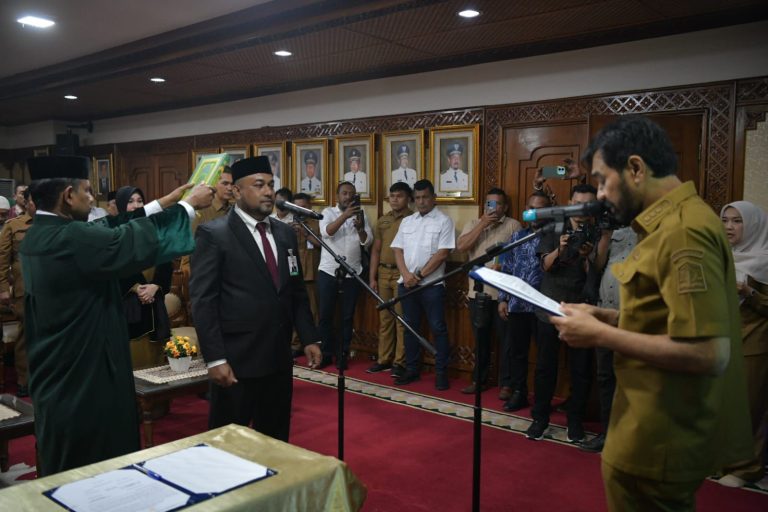 Fadhil Ilyas Resmi Ditunjuk Sebagai Direktur Utama Bank Aceh Syariah
