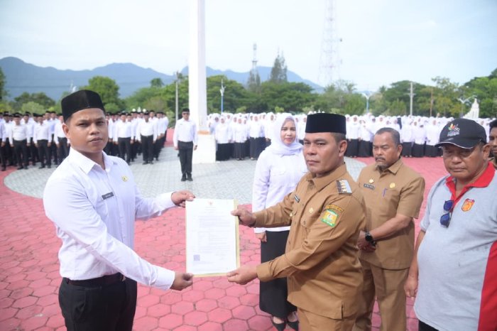 Syech Muharram Serahkan SK Pengangkatan 890 PPPK Aceh Besar Tahap I