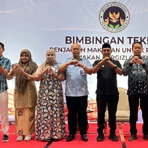 Dinas Tenaga Kerja Aceh Jadi Narasumber Bimtek 650 Penjamah Makanan di Aceh Dilatih Jaga Mutu dan Keamanan Pangan MBG