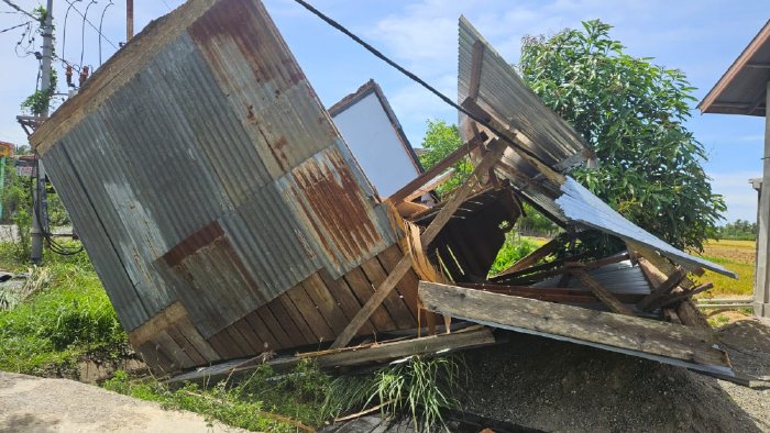 Berita Rumah dan Kios Warga Rusak Usai Diterjang Angin Kencang Di Aceh Besar