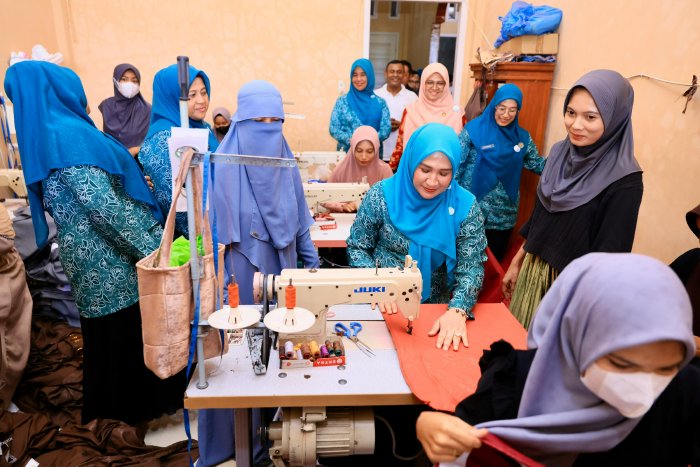 Kunjungan Kak Ana ke Pusat Konveksi Berkualitas dengan Harga Terjangkau di Aceh Utara