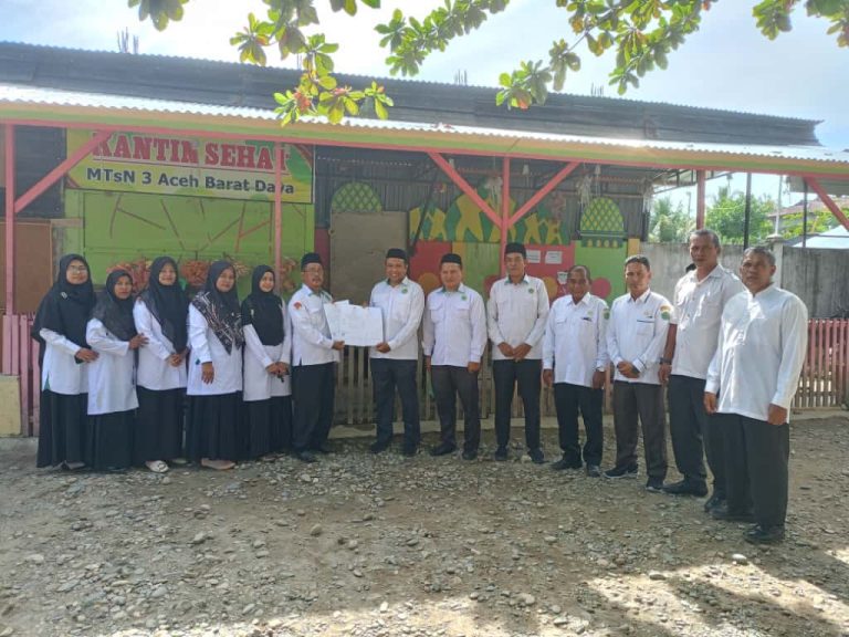 Kantin Tiga Madrasah di Aceh Barat Daya Peroleh Sertifikasi Halal