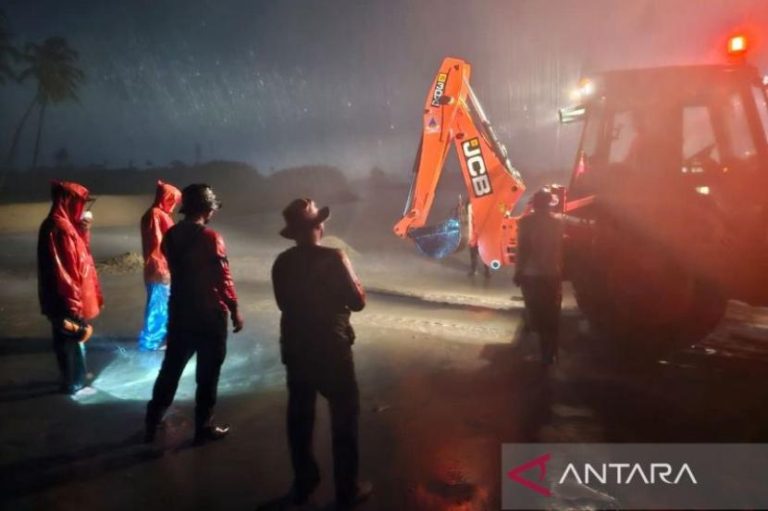 BPBD Aceh Barat Kerahkan Alat Berat Atasi Banjir di Meulaboh