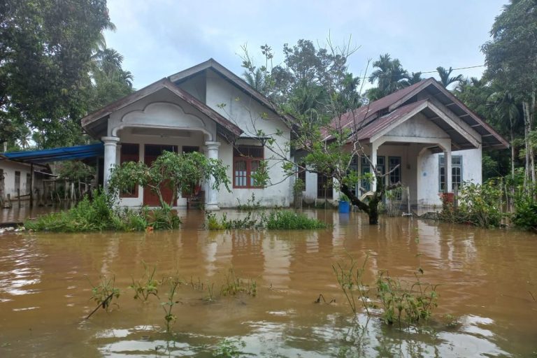 Banjir di Aceh Jaya Mulai Surut, Dua Desa Masih Terisolasi Akibat Genangan Air Lebih 1 Meter