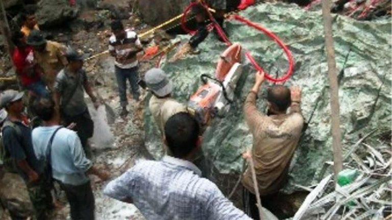 Penemuan Batu Giok Raksasa 5.000 Ton di Hutan Nagan Raya untuk Pembangunan Masjid Giok