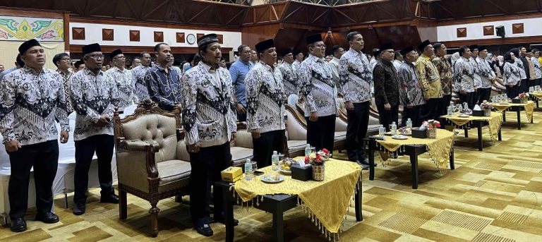 Kakanwil Kemenag Aceh dan Jajaran Hadiri Pengukuhan Pengurus PGRI Aceh Periode 2025-2029