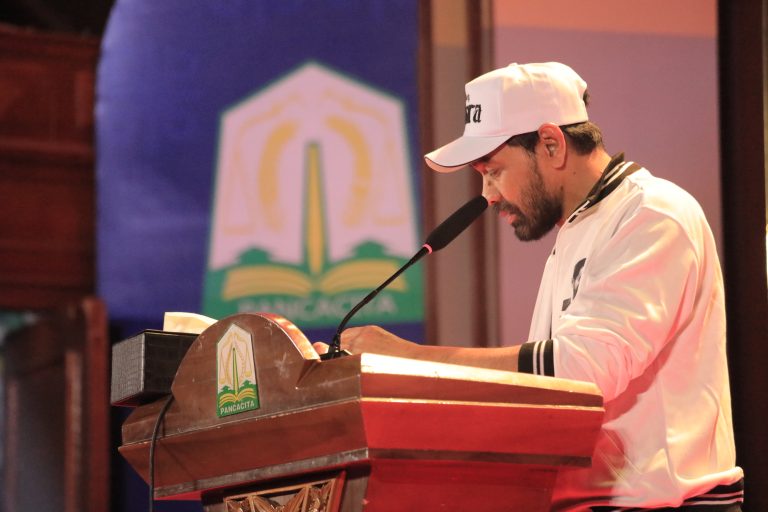 Momen Haru Kenang Abu Razak, Mualem Sebut Almarhum Berjasa Terhadap Kemajuan Olahraga di Aceh