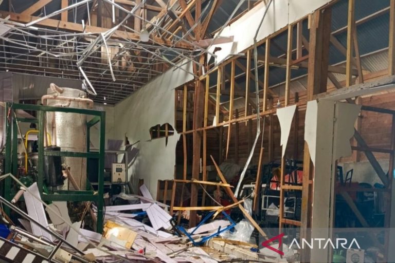 Dua Pekerja Pabrik Es di Aceh Barat Terluka Akibat Ledakan Tabung Freon