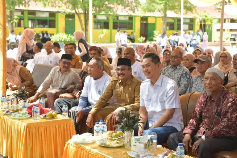Sekda Hadiri Reuni Akbar Ulang Tahun ke-44 SMAN 1 Peusangan