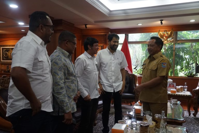 Gubernur Aceh Sampaikan Selamat kepada Mendagri atas Anugerah Adat dari Wali Nanggroe