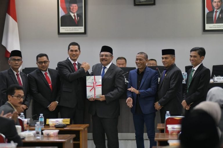 Sampaikan Nota Keuangan APBA 2025, Ini Pesan Sekda Aceh