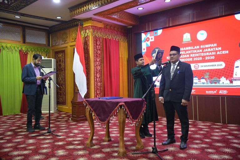 Mualem Lantik Jamaluddin sebagai Ketua BRA