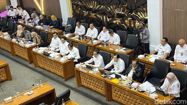 Wamendagri Paparkan Alasan Perlunya Revisi Undang-Undang Pemerintahan Aceh