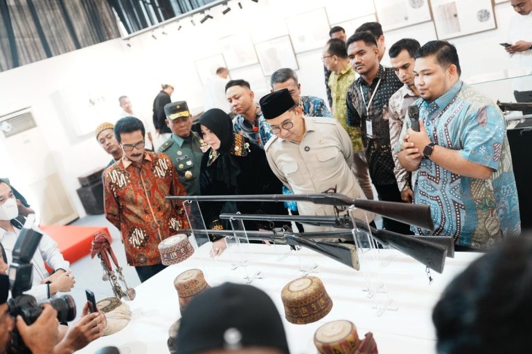 Tinjau Pameran Perang Aceh, Fadli Zon: Pameran Ini Sangat Berkualitas