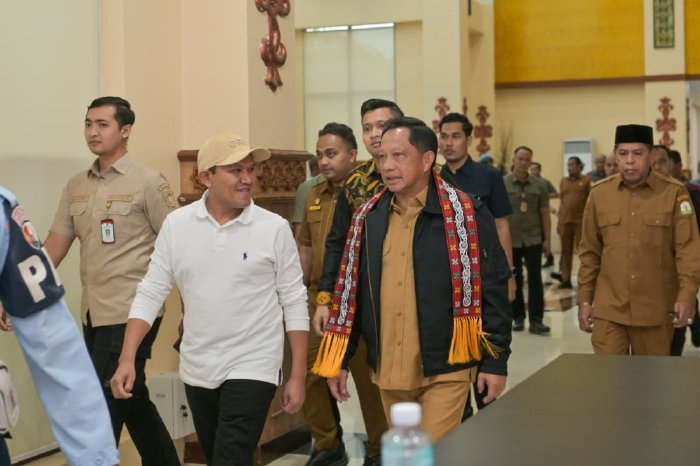 Wagub Aceh Sambut Langsung Kedatangan Mendagri Tito Karnavian di Bandara Sultan Iskandar Muda