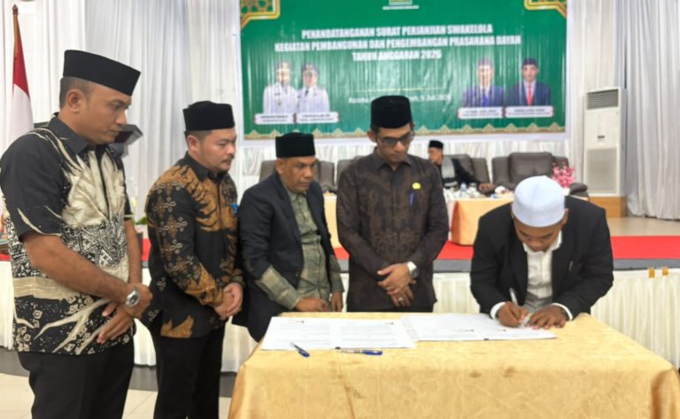 Gubernur Aceh Serahkan Pembangunan 102 Dayah ke Pimpinan