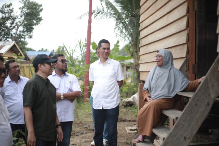 Tinjau Pedalaman Aceh Tamiang, KAGAMA Serahkan 26 Huntara Korban Bencana Hidrometeorologi