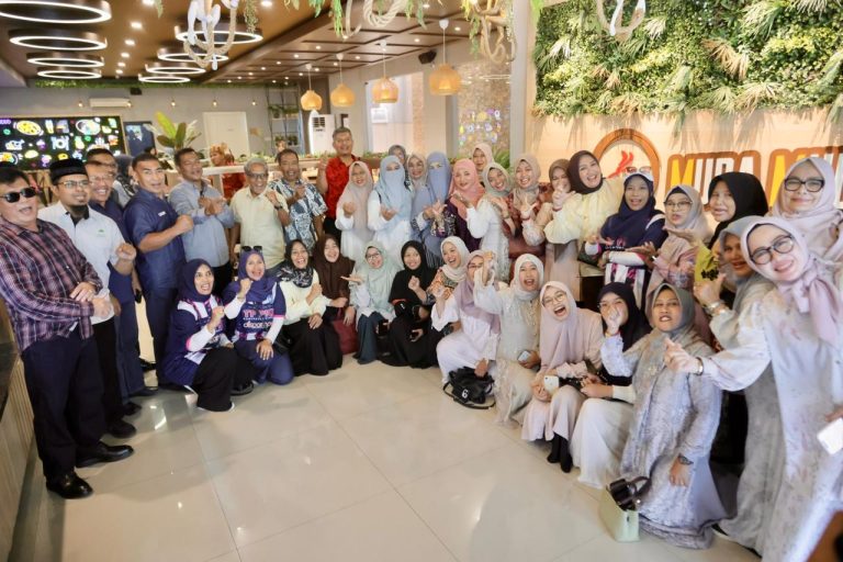 Silaturahmi dengan Masyarakat Aceh di Makassar, Kak Na Jaga Kekompakan