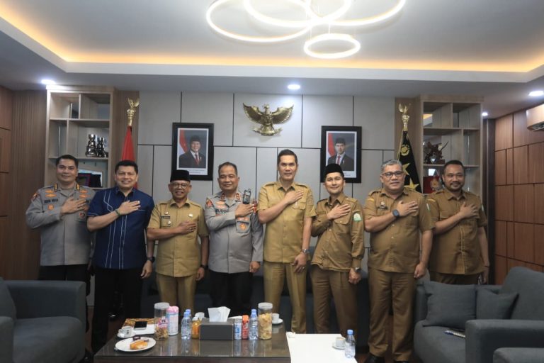 Jalankan Amanah Mualem, Sekda Aceh Silaturahmi dengan Kapolda Aceh