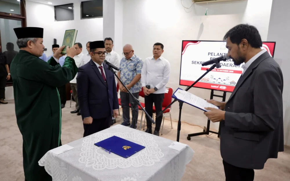 Mualem Lantik Taufik sebagai Penjabat Sekda Aceh di Medan