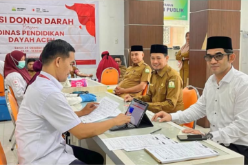 ASN Dinas Dayah Donorkan 35 Kantong Darah, Terima Sertifikat PMI dan Edukasi Usus Sehat