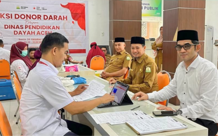 ASN Dinas Dayah Donorkan 35 Kantong Darah, Terima Sertifikat PMI dan Edukasi Usus Sehat